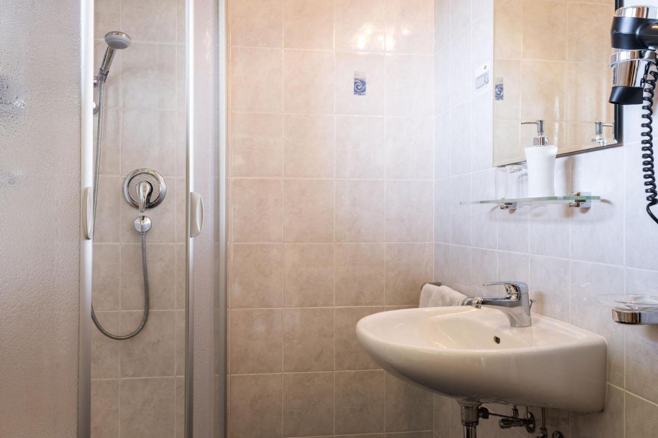 Garni Schorneck Bed & Breakfast Brunico Dış mekan fotoğraf